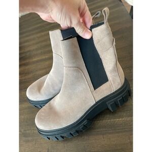 Marc Fisher LTD Chelsea Boots Tan Suede Lug Sole Chunky Heel Ankle Boot Size 9M
